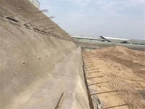 双湖河道边坡加固